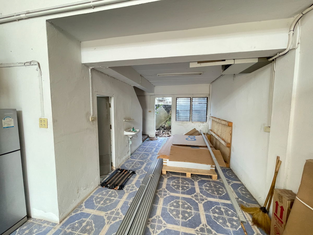 รูป ขายด่วน!! อาคารพาณิชย์ 2 คูหาด้านหน้าทะลุกัน ทำเลดี จ.อุดรธานี (OSS-098) - รูปที่ 3/14