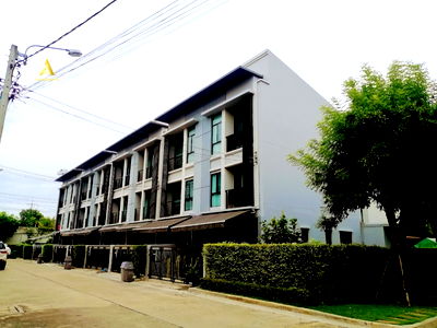 เช่าทาวน์โฮม สภาการพยาบาลแห่งประเทศไทย : ให้เช่าทาวน์โฮม 3 ชั้น บ้านกลางเมือง รัตนาธิเบศร์ 150 ตร.ม. เฟอร์ฯครบ ใกล้ MRT แยกนนทบุรี 1