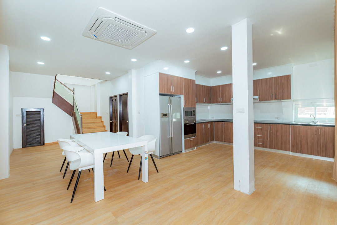 รูป ขายบ้านเดี่ยว 2 ชั้น ห่างถนนหลักสุขุมวิท 400 เมตร ตกแต่งบิ้วท์อินทั้งหลัง พร้อมเข้าอยู่ทันที - รูปที่ 3/24