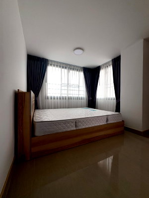 Condos for sale : Nice and fully furnished room for sale , good transportation and near MRT Yellow line Huamak stationtion and near MRT yellow line Huamak.station