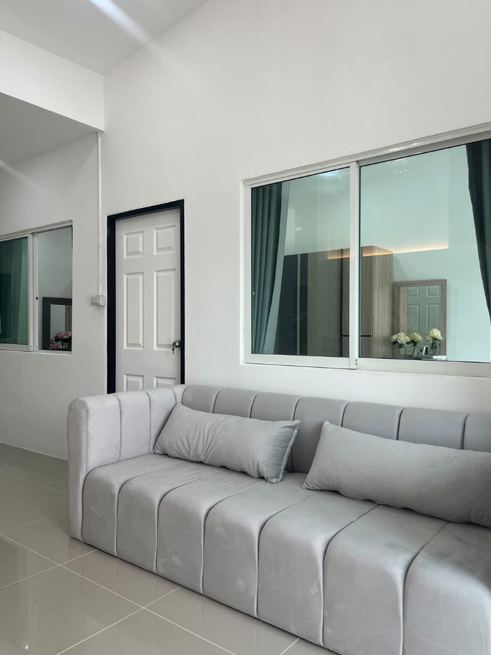 picture Single-story townhome, end unit with side yard space. - 10/19