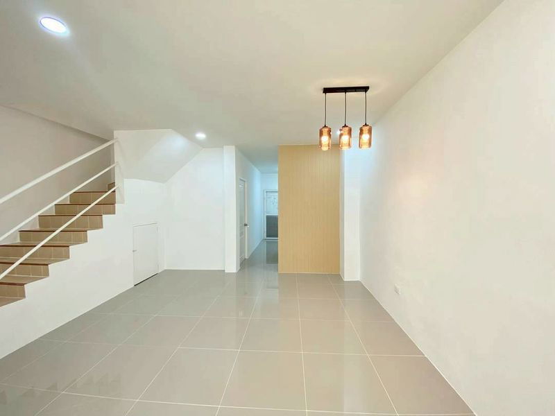 รูป ขายทาวน์โฮม 2ชั้น พร้อมเฟอร์ หมู่บ้านเพิ่มทรัพย์ บึงวรกิจ ศรีราชา  - รูปที่ 3/15