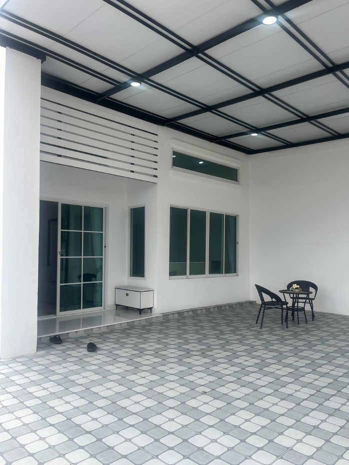 picture Single-story townhome, end unit with side yard space. - 3/19