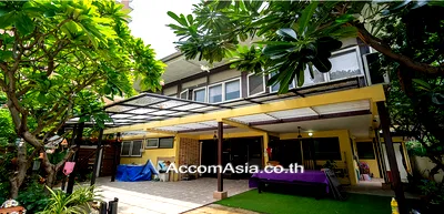 Houses for rent ViMUT Theptarin Rama 4 Hospital : 🔼🔽 AccomA 📩 Home Office 3 BR House in Khlong Tan Nuea (AA21780)