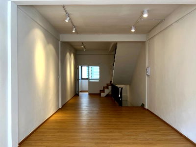 Townhouses for rent Thonburi Vocational College :  townhome for rent Charoen Nakhon 14 near BTS Krung Thon Buri.