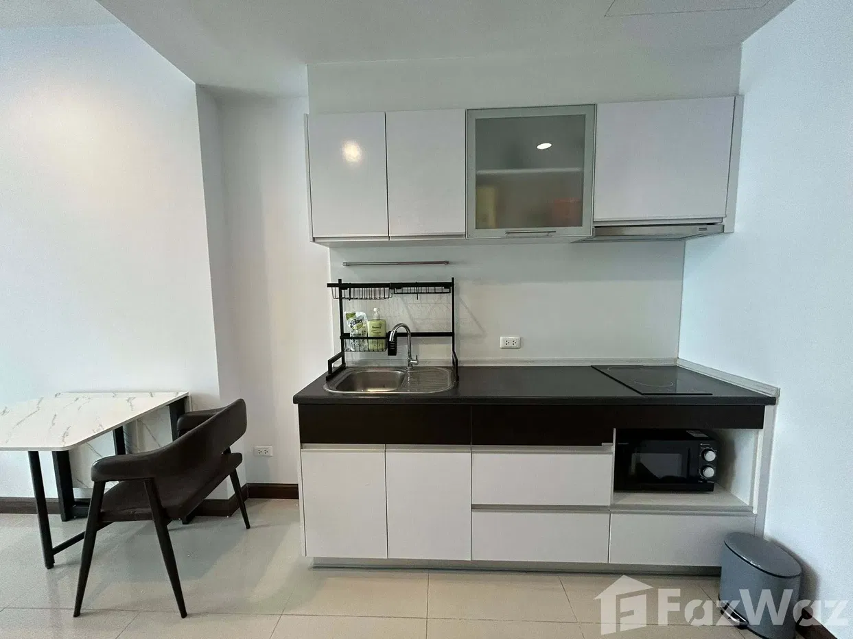 picture North-facing balcony, not too hot during the day. 6052830 - 7/8