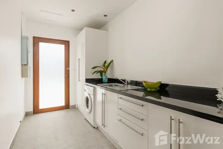 picture Spacious 3-Storey Villa Near the Beach 6052179 - 46/48