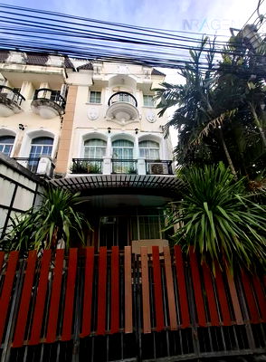 Townhouses for rent Bangkok : 📌 For Rent 3-story Townhouse THE METRO RAMA 9 3 bedroom 3 bathroom