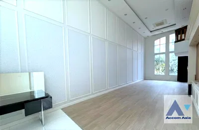 Houses for rent Benchakiti Park : 🔼🔽 AccomA 📩 Pet friendly 4 BR House @Baan Klang Krung Thonglor (AA26733)