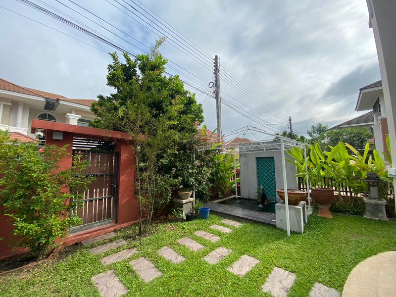 Houses for sale : Preowned house (new condition)