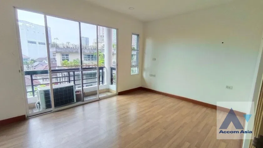 รูป 🔼🔽 AccomA 📩 Renovated Townhouse with Open Living Area in Sathorn (AA36392) - รูปที่ 8/18