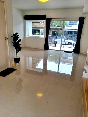 ทาวน์โฮมให้เช่า : Indy 2 ประชาอุทิศ 90 บ้านสไตล์ยุโรป แต่งใหม่กริ๊บ พร้อมเข้าอยู่ทันที