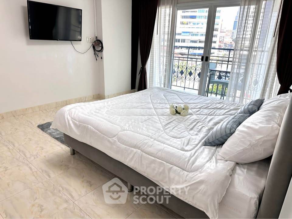 picture 1-BR Condo at Sombat Condoview close to Phratamnak (ID 2643753) - 5/8