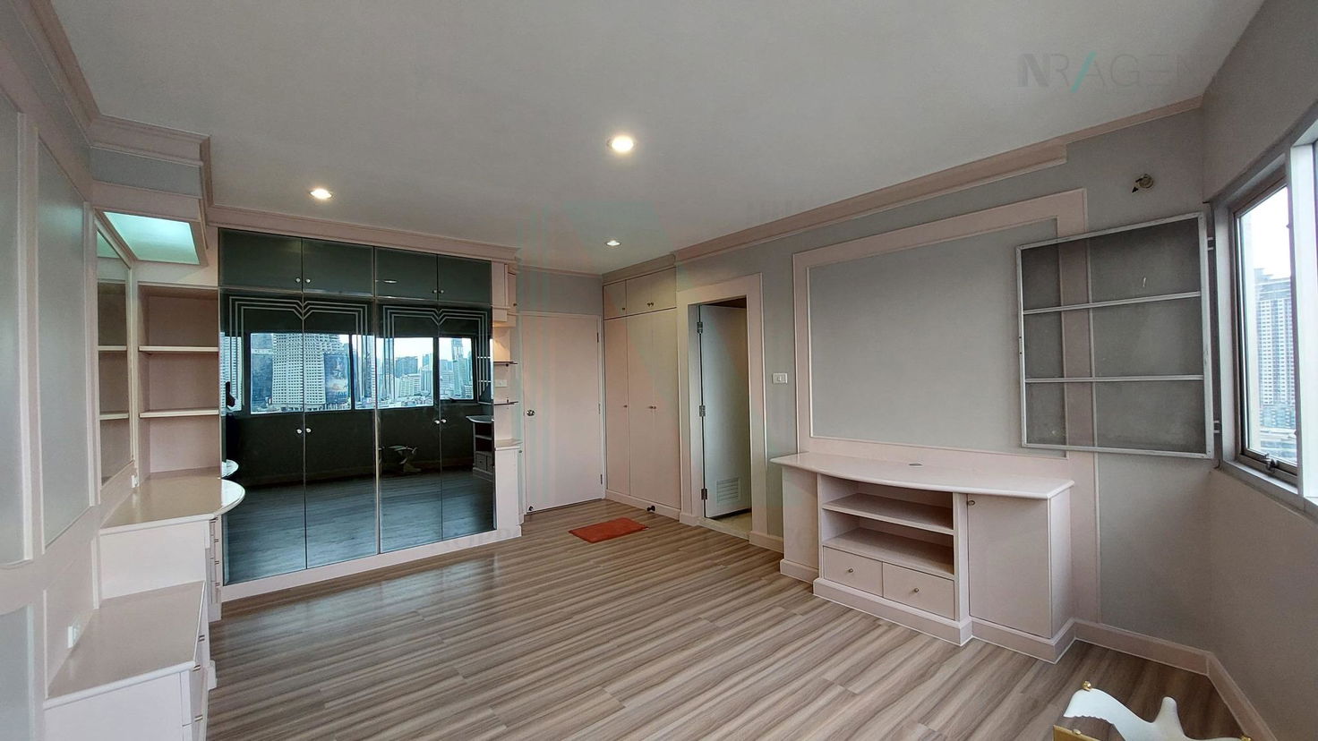 รูป 🎉 ให้เช่าคอนโด สายชล แมนชั่น อาคาร A ชั้น 20 4 ห้องนอน ขนาด 339.00 ตรม ใกล้ ใกล้ BTS สะพานตากสิน - รูปที่ 4/8