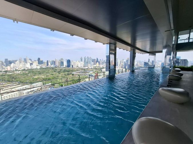 The Crown Residences, condo on Rama 4 Rd, near the expressway and MRT, starting at 4.9 MB*