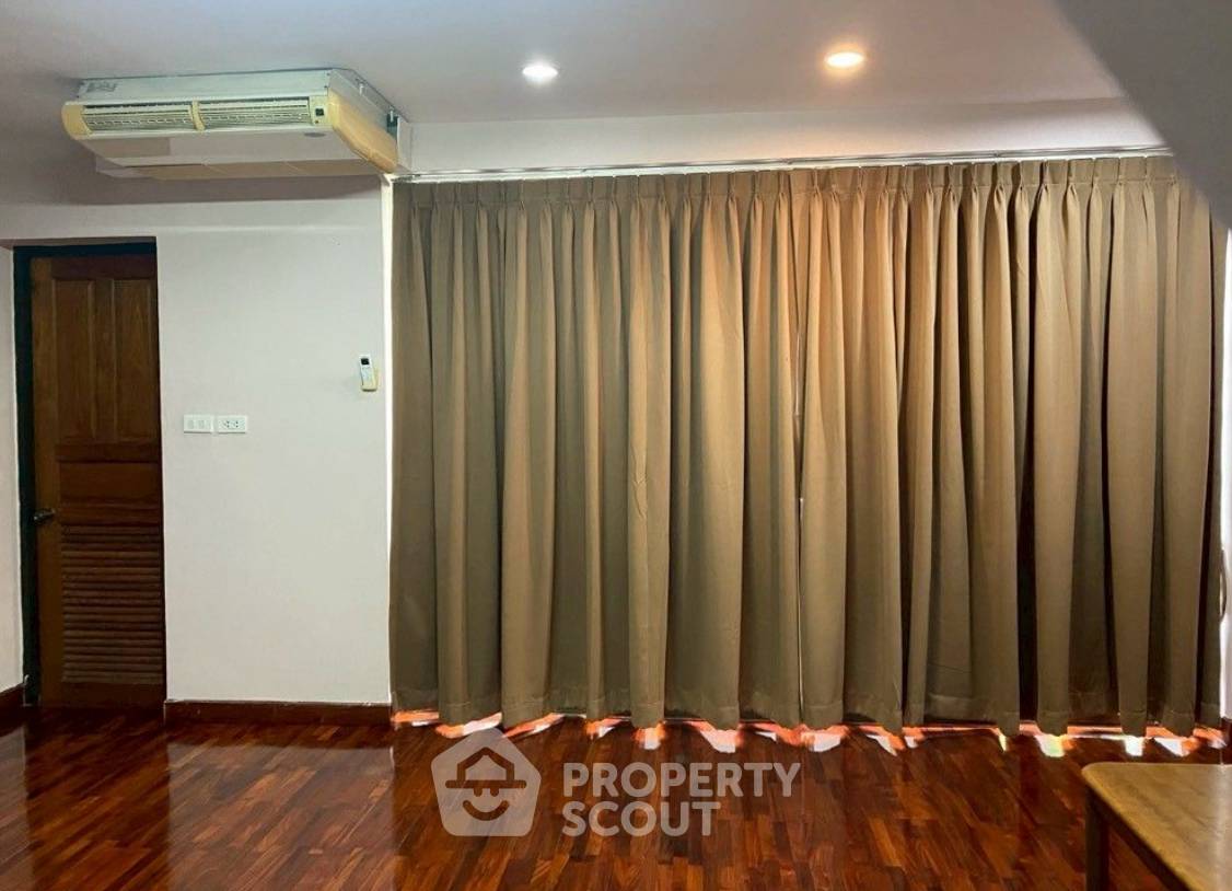 รูป ทาวน์เฮ้าส์ 4-ห้องนอน ที่ การ์เด้น เฮ้าส์ ช่องนนทรี ใน ช่องนนทรี (ID 2653102) - รูปที่ 10/15