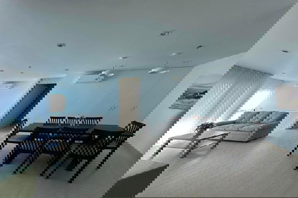 รูป 🔥 ขายพร้อมผู้เช่า !! ชั้นสูง 17++, ทำเลทอง !!🔥 Code C20240100729..........Silom Suite, 3 ห้องนอน, 2 ห้องน้ำ, แต่งครบ, ราคาพิเศษ!!📣📣 - รูปที่ 3/8