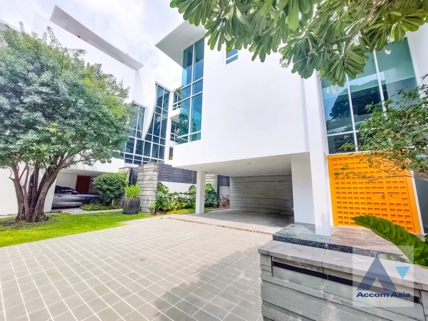 รูป 🔼🔽 AccomA 📩 Airy modern house in Sathorn with poolside terrace and loft-style stairs (AA35940) - รูปที่ 2/20