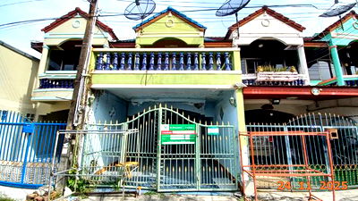 Townhouses for sale Central Si Racha : TOWN HOUSE for sale  Surasak Si Racha Chonburi
