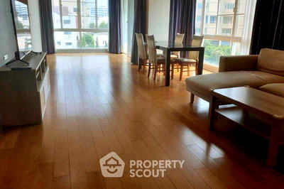 เช่าคอนโด BTS ทองหล่อ : คอนโด 2-ห้องนอน ที่ วิลล่า สิกขรา คอนโดมิเนียม ใกล้ พร้อมพงษ์ (ID 2661430)