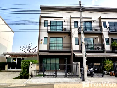 Townhouses for sale Bangkok : 3 Bedroom Townhouse for sale at Baan Klang Muang Srinakarin-Onnut  6052001