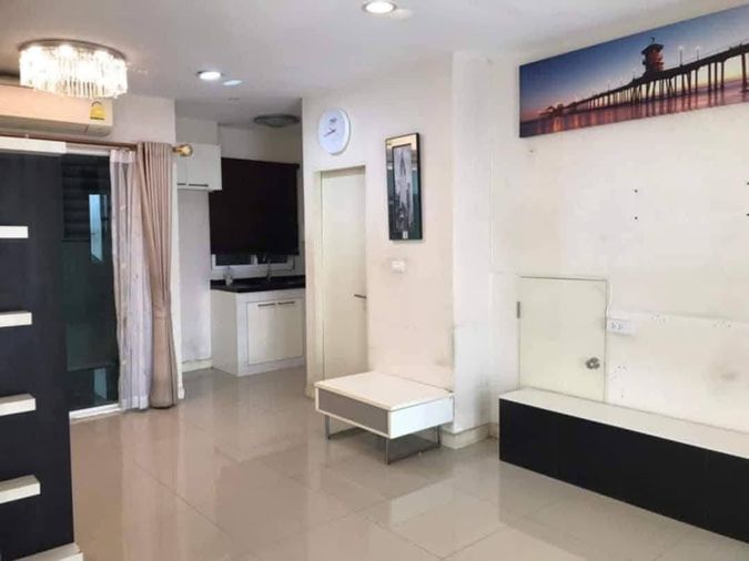 3-bed townhouse for rent, 149 sqm, 25.7 sq wah, Baan Klang Muang Chokchai 4