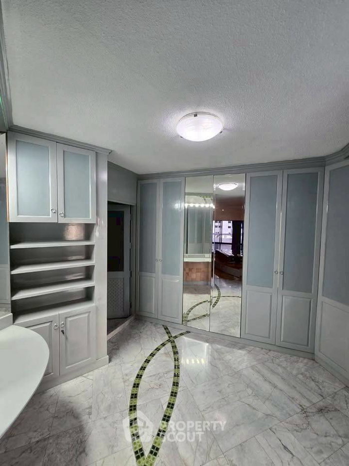 picture 2-BR Condo at Sithakarn Condominium near BTS Phloen Chit (ID 2661371) - 13/17