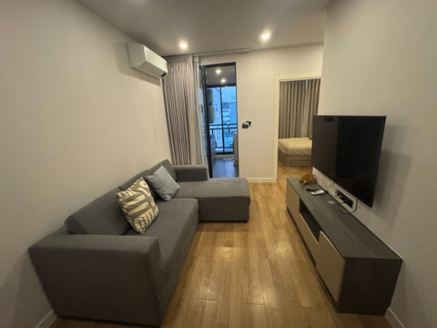 Rent 15,000 THB Groove Ratchada - Rama 9 , 1+1 Bedroom 1 Bathroom Size 36 sq.m On 5 th floor Near MRT Phra Ram 9