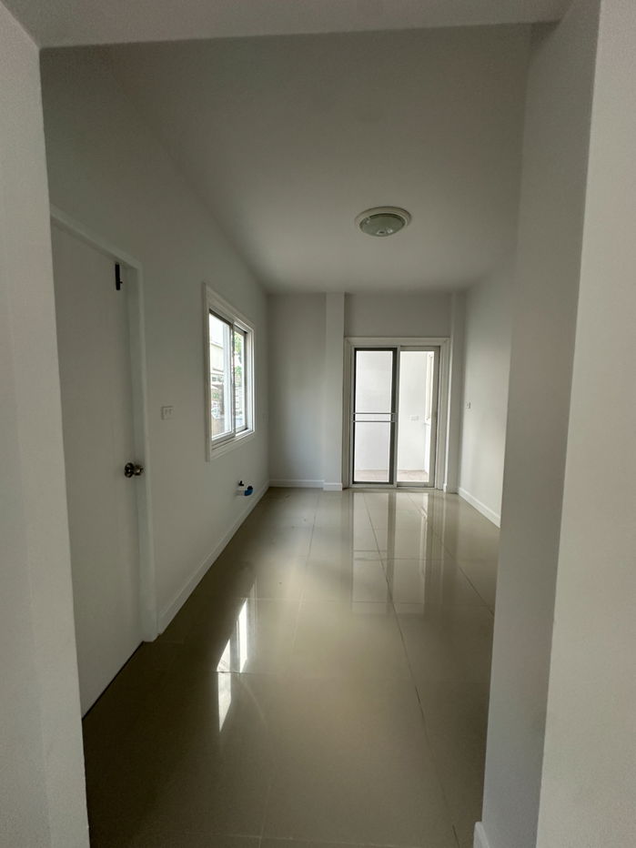 รูป บ้านแฝด 2 ชั้น หมู่บ้านคุณาลัย คอร์ทยาร์ด ถนนบ้านกล้วย- ไทรน้อย พิมลราช บางบัวทอง นนทบุรี (ราคา 3,000,000 บาท) - รูปที่ 9/14