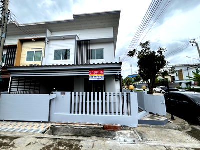 Townhouses for sale Nonthaburi : The Modish Bang Bua Thong Nonthaburi