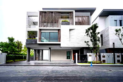 Houses for rent วิทยาลัยดุสิตธานี : For rent The Gentry Phatthanakan 2 Single house 5 Bedrooms 