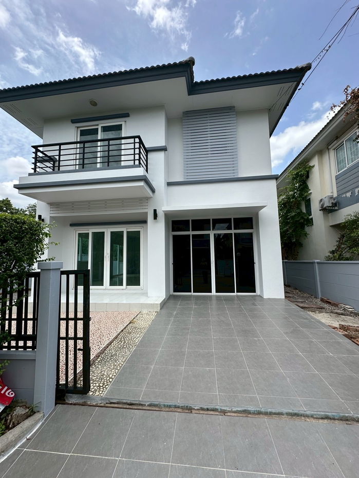 picture The Living  By Kunalai Nonthaburi - 2/13