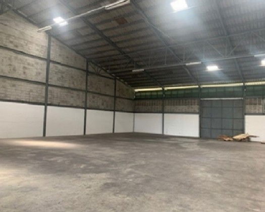 รูป ให้เช่าโกดังพร้อมสำนักงาน พื้นที่ 800 ตารางเมตร ริมถนนบางนา-ตราด ขาออก บางนา กม.11.5 ทำเลดีมาก รถเทรลเลอร์ 40 ฟุต เข้าออกได้ - รูปที่ 5/8