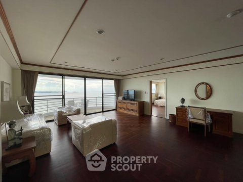 3-BR Condo at Royal Cliff Garden Condominium close to Bali Hai Pier Pattaya (ID 998192)