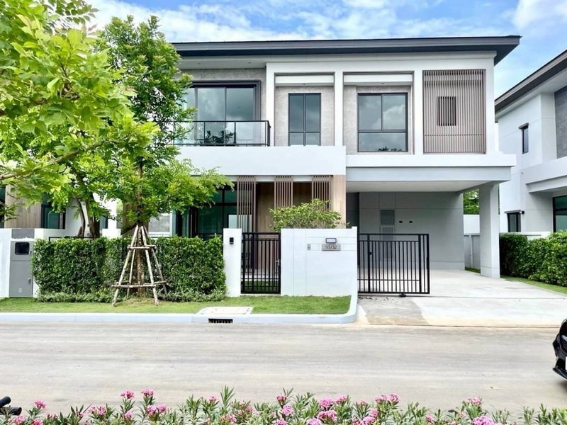 Houses for rent : P0575/for rent Luxury detached house Bangkok Boulevard Bangna KM.5 with fully furnished. You can move in immediately.