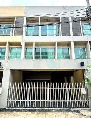Townhouses for rent Bangkok : 📌 For Rent 3-story Townhouse NOBLE CUBE PATTANAKARN 3 bedroom 3 bathroom