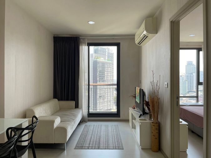 RS5089 Urgent Sale! Luxury Condo in the Heart of Sukhumvit, The Rhythm Sukhumvit 42, next to BTS Ekkamai.