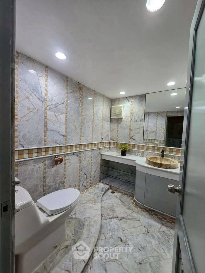 picture 2-BR Condo at Sithakarn Condominium near BTS Phloen Chit (ID 2661371) - 14/17