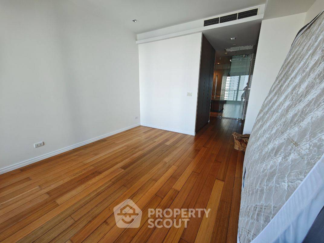 รูป คอนโด 3-ห้องนอน ที่ เดอะ ริเวอร์ คอนโดมิเนียม ใกล้ BTS สะพานตากสิน (ID 2655379) - รูปที่ 16/17