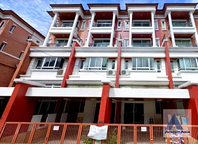 Townhouses for rent Big C Extra Rama 4 : 🔼🔽 AccomA 📩 Renovated Townhouse with Open Living Area in Sathorn (AA36392)