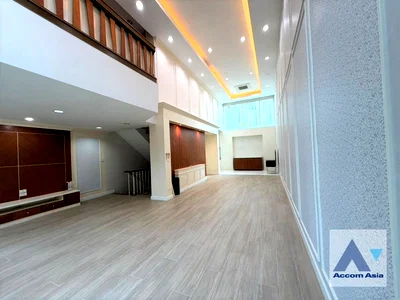 เช่าบ้านเดี่ยว สถานีวิทยุโทรทัศน์ทีวีสีช่อง 3 : 🔼🔽 AccomA 📩 Pet friendly 4 BR House @Baan Klang Krung Thonglor (AA26733)
