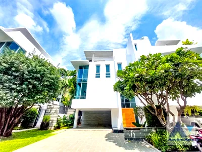 Houses for rent Benchakiti Park : 🔼🔽 AccomA 📩 Airy modern house in Sathorn with poolside terrace and loft-style stairs (AA35940)