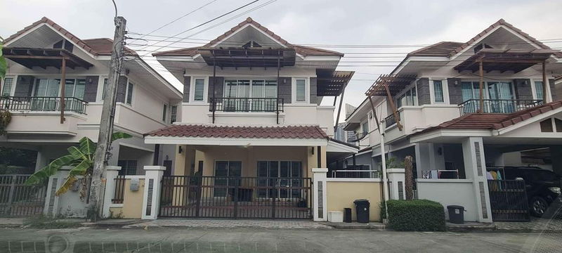 Houses for rent : For rent: Single house, Piemsuk Village, Bangkok-Nonthaburi 3, near MRT Tiwanon. Tel. 0999983897 