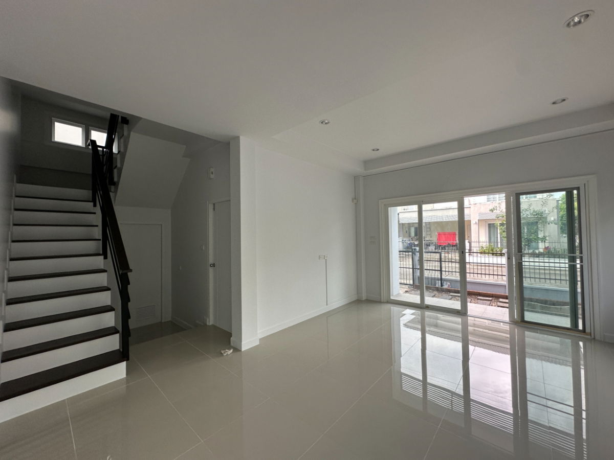 รูป บ้านแฝด 2 ชั้น หมู่บ้านคุณาลัย คอร์ทยาร์ด ถนนบ้านกล้วย- ไทรน้อย พิมลราช บางบัวทอง นนทบุรี (ราคา 3,000,000 บาท) - รูปที่ 11/14