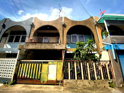 เช่าทาวน์โฮม ดองกิ มอลล์ ทองหล่อ   : HR3223ให้เช่าRare Item บ้านเอกมัย 12 – ทำเลทองแห่งโอกาส ใจกลางย่านไลฟ์สไตล์ระดับ Hi-End  เหมาะทำคาเฟ่ / Home Office / Airbnb / สตูดิโอ