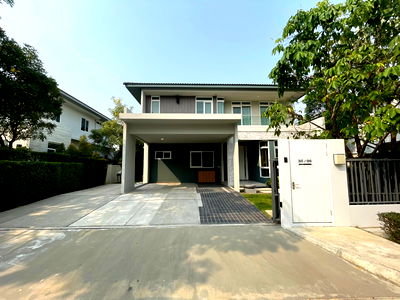 Houses for rent Bangkok : P0572/Luxury detached house for rent, Manthana Bangna-Wongwaen Ramkhamhaeng 2, corner of Main Road, ready to move in, accepting foreigners.