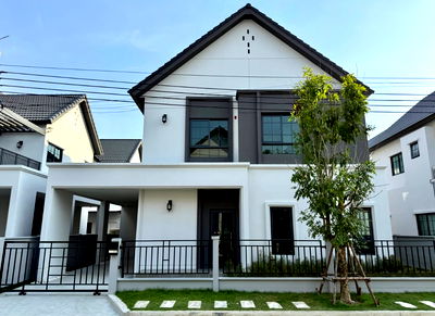 บ้านเดี่ยวให้เช่า : ND0134  ให้เชา บ้านเดี่ยว Centro บางนา (เฟส 2)  บ้านตกแต่งใหม่พร้อมอยู่ทั้งหลัง (ทิศเหนือ)