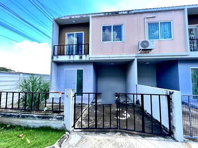 Townhouses for sale Sai Noi Nonthaburi : FOR SALE  TOWNHOUSE PROPERTY  1225000 BAHT.