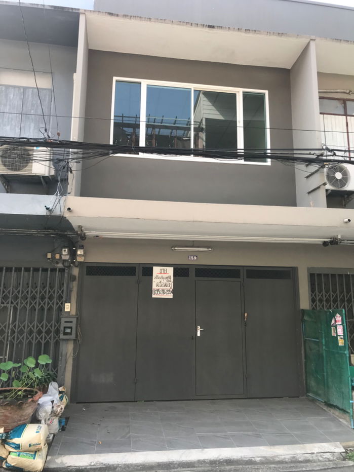 รูป ทาวน์เฮ้าส์2ชั้นลาดพร้าว64รัชดาภิเษก-สุทธิสาร เนื้อที่15ตารางวาเปลี่ยบสุขภัณฑ์ทาสีใหม่รถไฟฟ้าสายสีเหลืองโชคชัย4เพียง1กม.เดินเข้าออกสบายๆเพียง300เมตร - รูปที่ 2/15