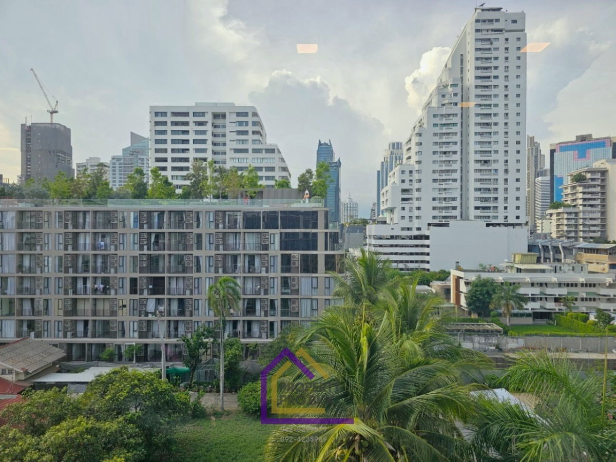 รูป ให้เช่า 2 ห้องนอน ห้องมุม บรรยากาศสงบ ติดสวนเบญจกิตติ อยู่กลางสุขุมวิท แต่ได้ความร่มรื่นเหมือนอยู่บ้านพักตากอากาศ - รูปที่ 18/21